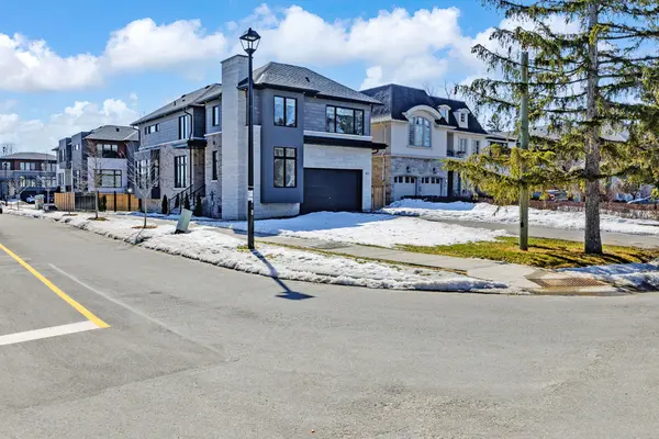 251 Oxford ST, Richmond Hill, ON L4C 7V7