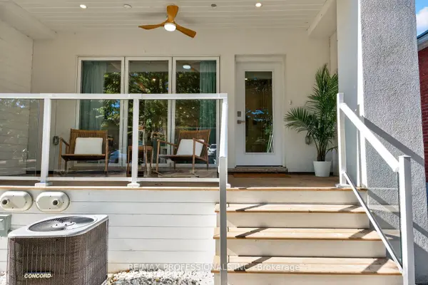 22 Ninth ST, Toronto W06, ON M8V 3E3