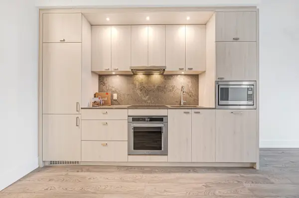 858 Dupont ST #422, Toronto W02, ON M6G 0C1