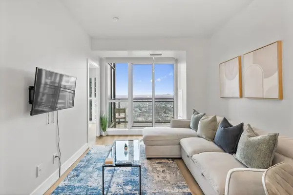 4070 Confederation Pkwy #2605, Mississauga, ON L5B 0E9