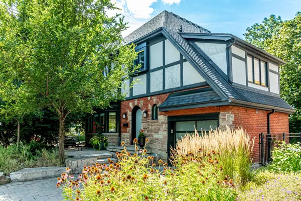 3 Oakwood PL, Hamilton, ON L8S 4C9