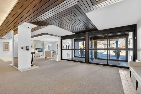 1025 Richmond RD #2608, Woodroffe, ON K2B 8G8