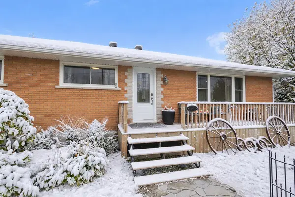 7349 Roger Stevens DR, Montague, ON K7A 4S6