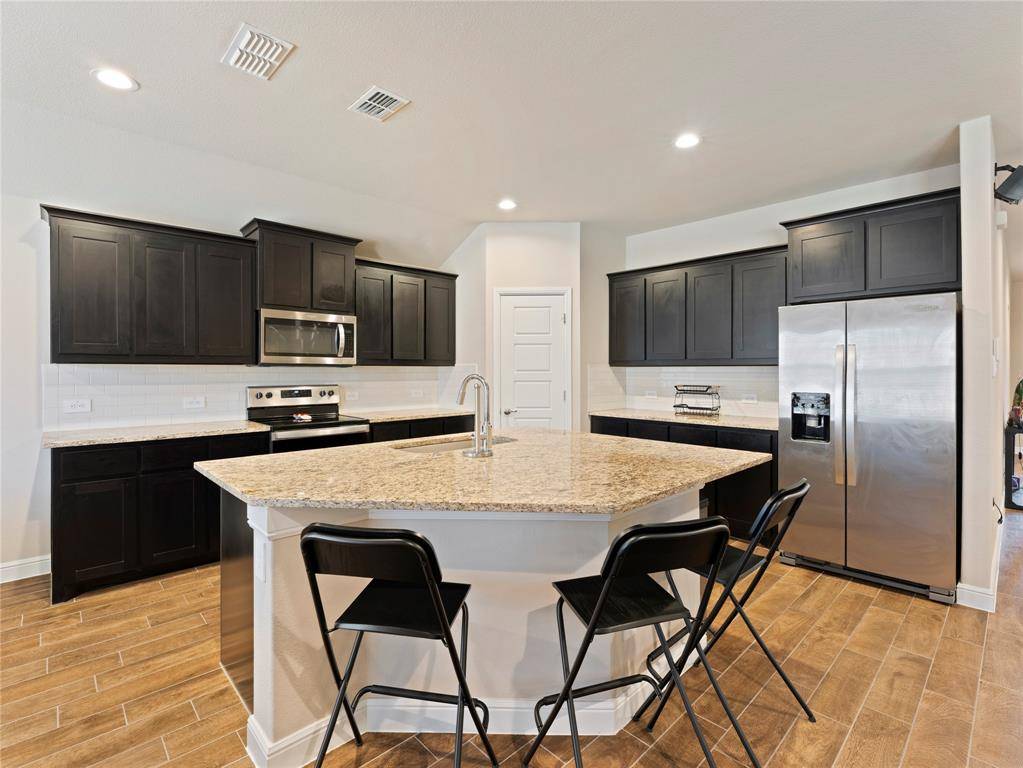 1628 Forest Park Drive, Alvarado, TX 76009