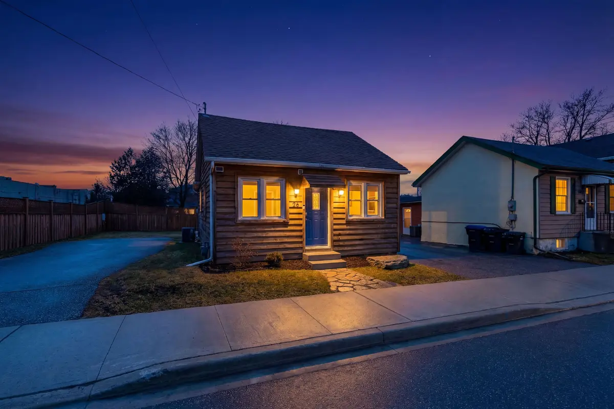 25 Bingham ST, Bradford West Gwillimbury, ON L3Z 1X1