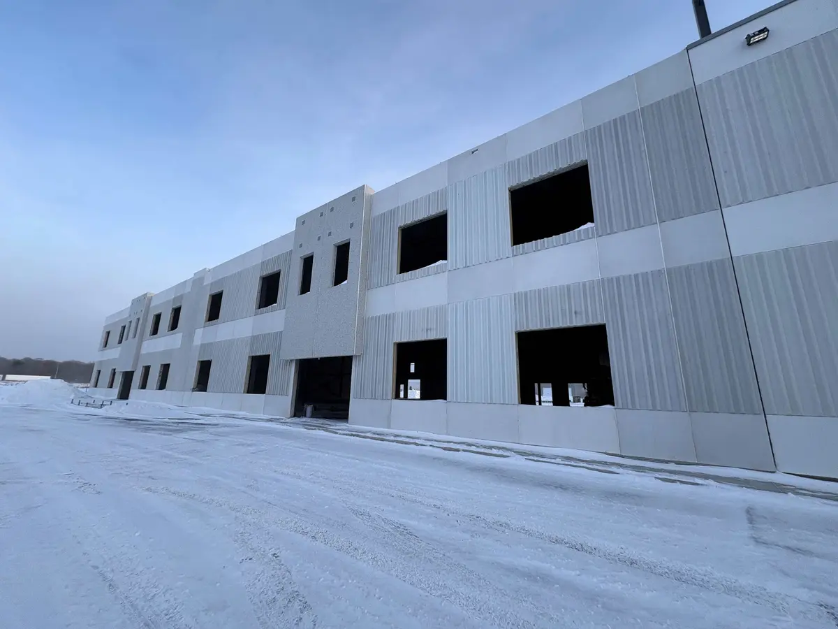 420 Addison Hall CIR #9, Aurora, ON L4G 3X8