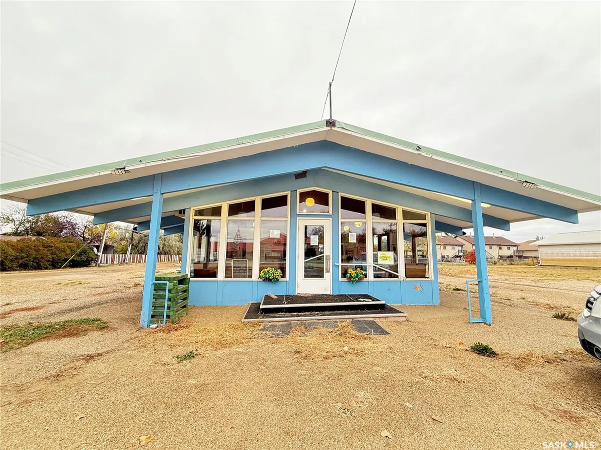 303 1st AVENUE E, Gravelbourg, SK S0H 1X0