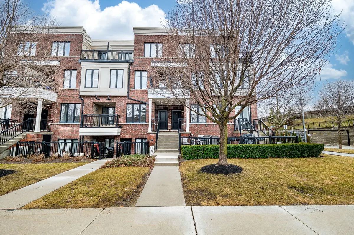 Toronto W06, ON M8V 0B9,120 Twenty Fourth ST #27