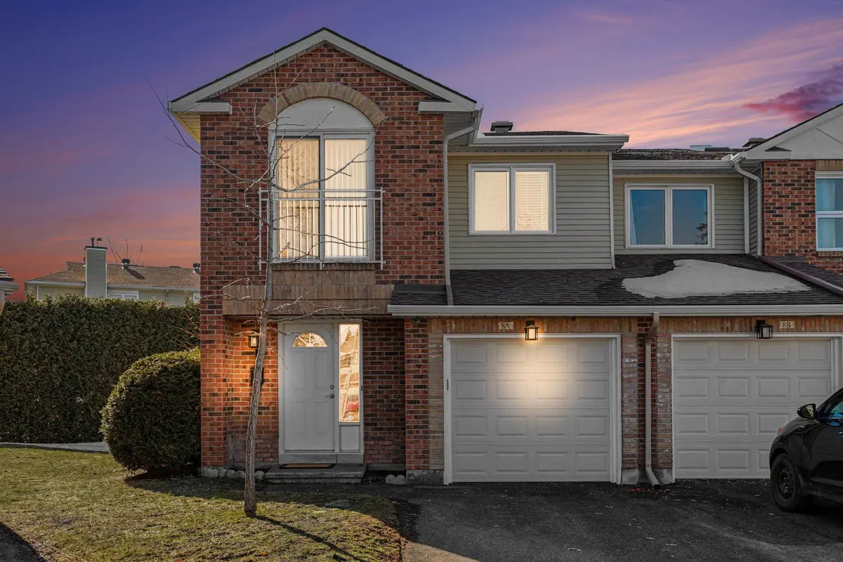 8A Millrise LN, South Of Baseline To Knoxdale, ON K2G 5E6