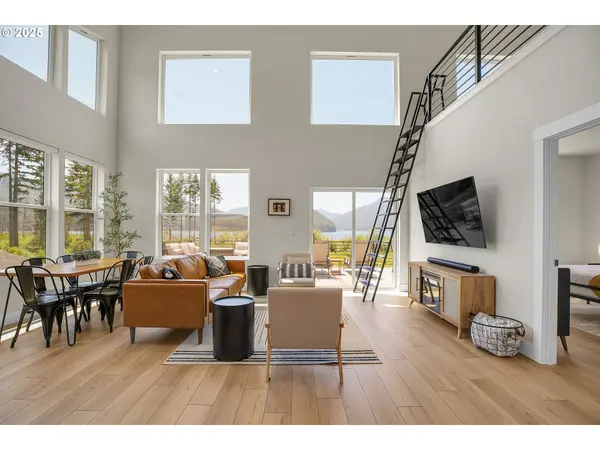 360 W SANTIAM AVE, Detroit, OR 97342