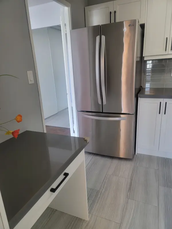 3 Massey SQ #1102, Toronto E03, ON M4C 5L5