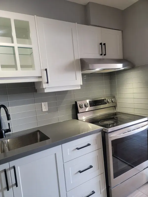 3 Massey SQ #1102, Toronto E03, ON M4C 5L5