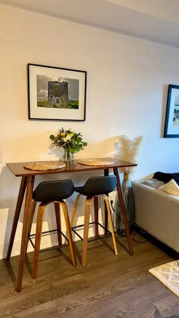 1888 Queen ST E #204, Toronto E02, ON M4L 1H4