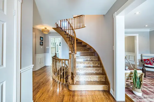 501 Sundown CRES, Pickering, ON L1V 6A7