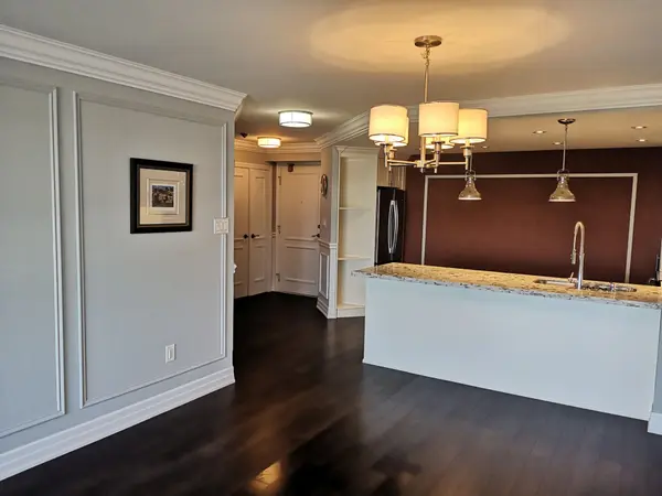 7440 Bathurst ST #1102, Vaughan, ON L4J 7K8