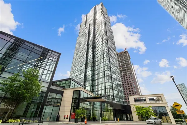 2910 Highway 7 N/A W #2206, Vaughan, ON L4K 0H8