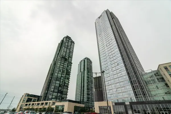 2910 Highway 7 N/A W #2206, Vaughan, ON L4K 0H8