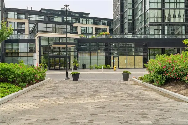 2910 Highway 7 N/A W #2206, Vaughan, ON L4K 0H8