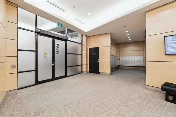 2910 Highway 7 N/A W #2206, Vaughan, ON L4K 0H8