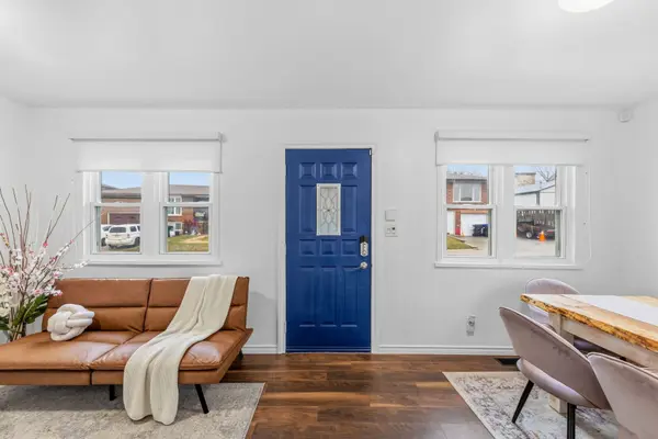 25 Bingham ST, Bradford West Gwillimbury, ON L3Z 1X1