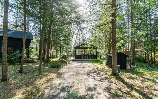 1 Sundown RD, Tiny, ON L0L 2J0