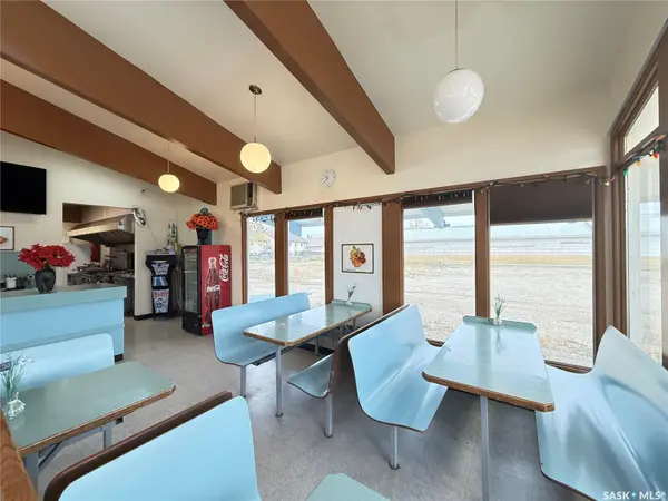 303 1st AVENUE E, Gravelbourg, SK S0H 1X0