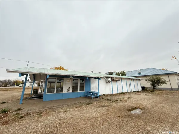 303 1st AVENUE E, Gravelbourg, SK S0H 1X0