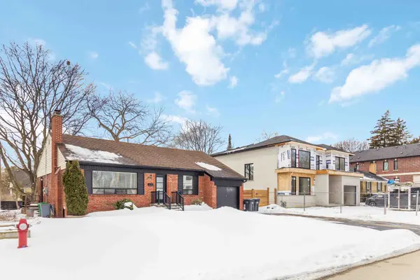 2046 Redan DR #Main, Mississauga, ON L4Y 1N8