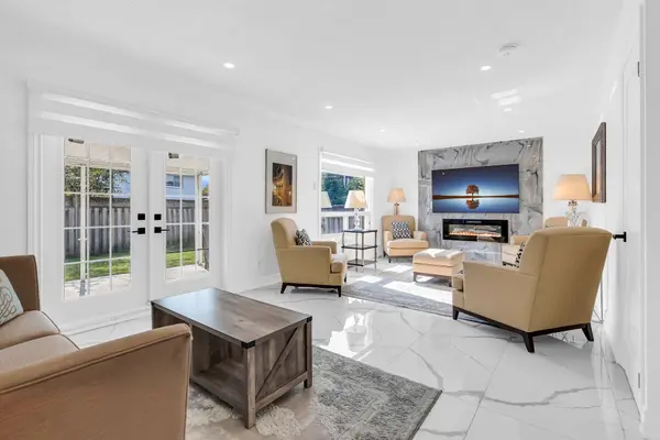 3432 Glorene CT, Mississauga, ON L4Y 3K3