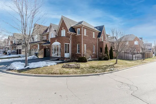 4 Beresford CRES, Brampton, ON L6P 2M3