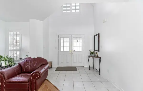 4 Beresford CRES, Brampton, ON L6P 2M3