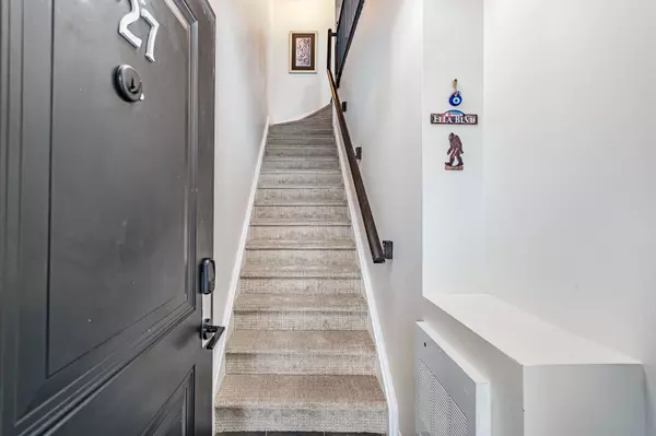 Toronto W06, ON M8V 0B9,120 Twenty Fourth ST #27