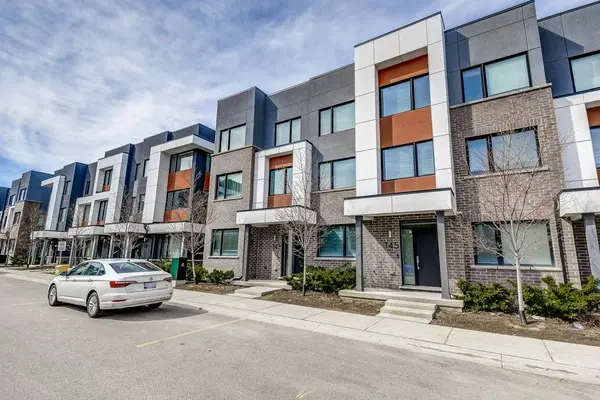 143 Grovewood Common, Oakville, ON L6H 0X5