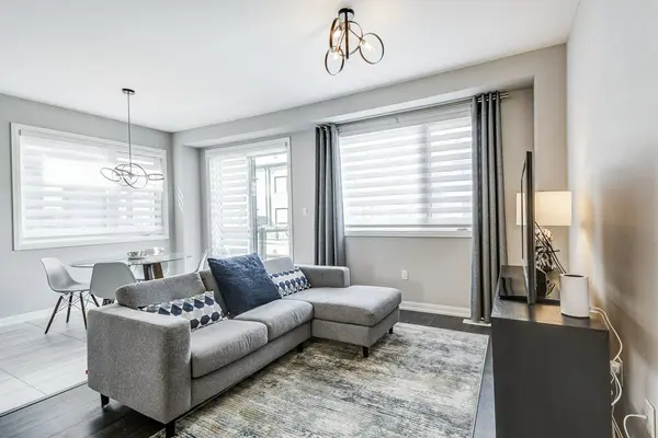 143 Grovewood Common, Oakville, ON L6H 0X5