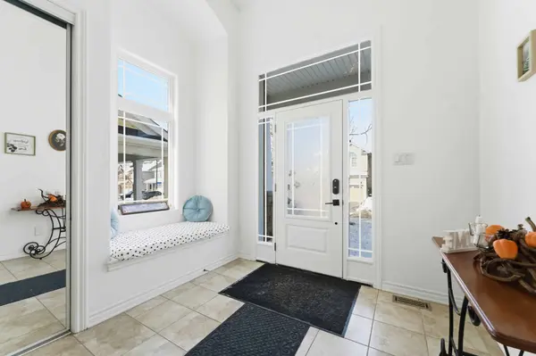 358 Meadowbreeze DR, Kanata, ON K2M 0K3