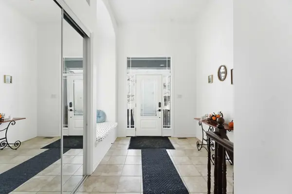 358 Meadowbreeze DR, Kanata, ON K2M 0K3