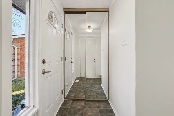 8A Millrise LN, South Of Baseline To Knoxdale, ON K2G 5E6