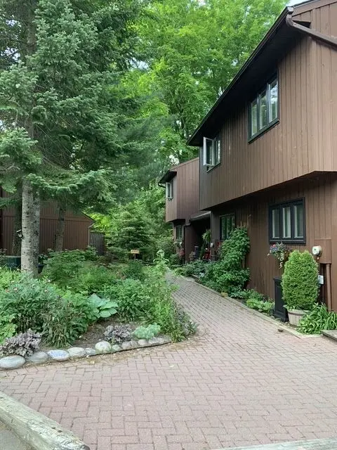 75 Southbank DR, Bracebridge, ON P1L 1G2