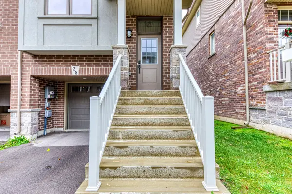 28 Barley LN, Hamilton, ON L9G 3K9
