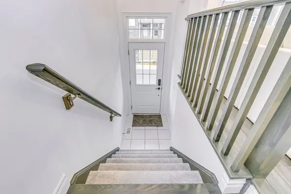 28 Barley LN, Hamilton, ON L9G 3K9