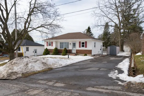 80 Hessford ST, Greater Napanee, ON K7R 2Z1