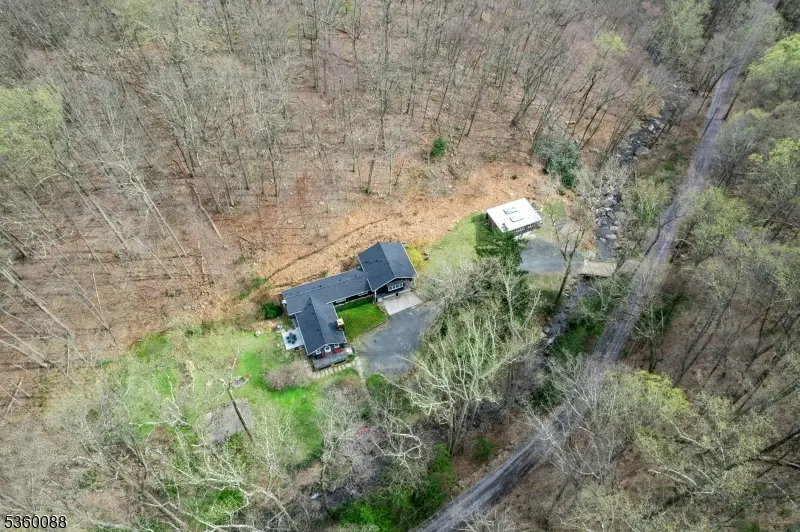 8 Boulder Hill Rd, Tewksbury Twp., NJ 07830