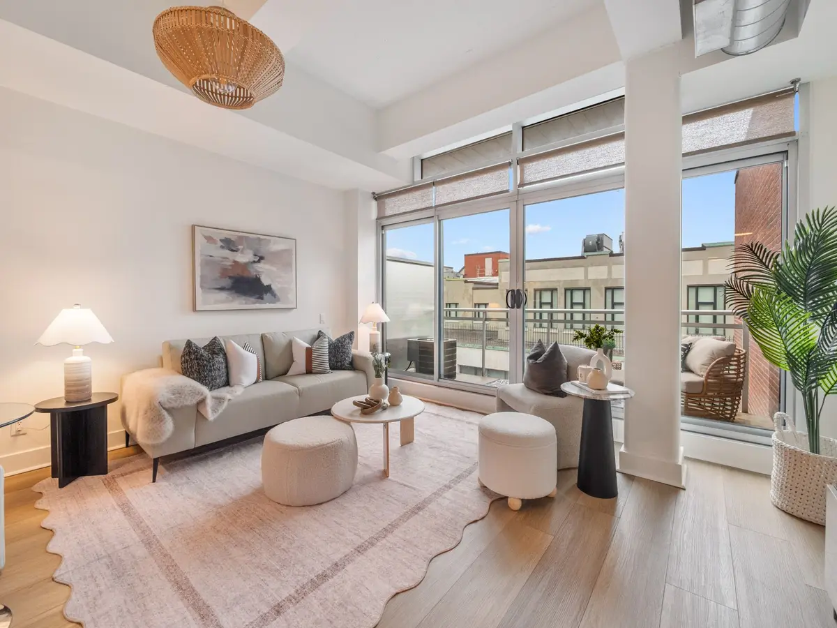 233 Carlaw AVE #811, Toronto E01, ON M4M 3N6