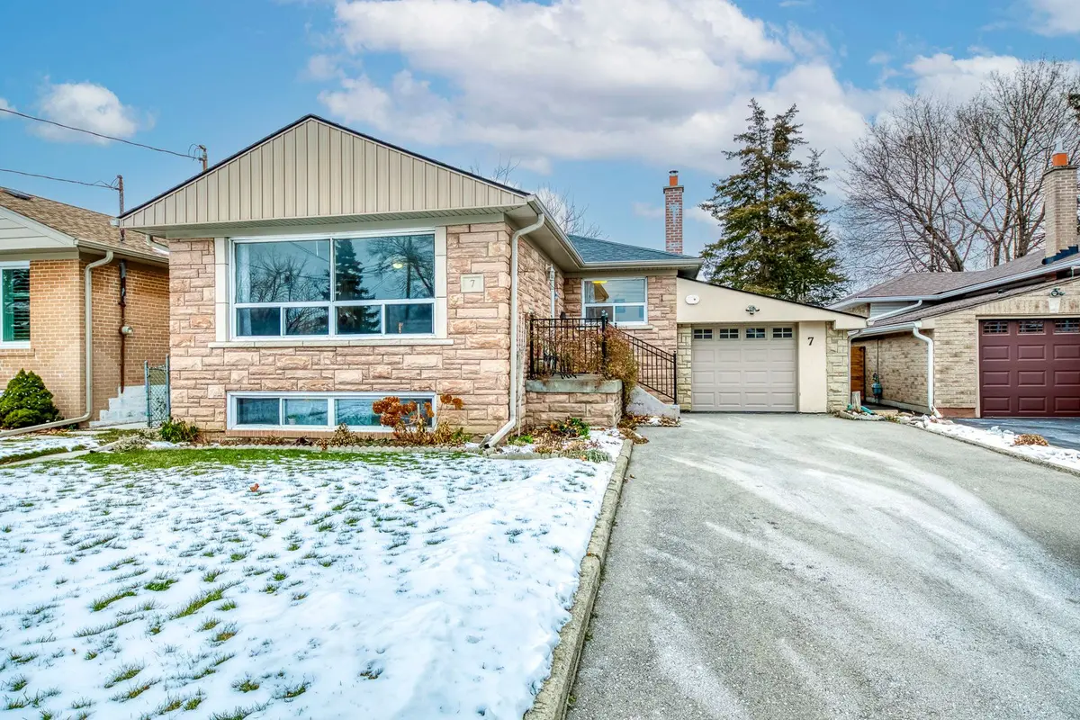 7 Belgate PL, Toronto W08, ON M9C 3Y5