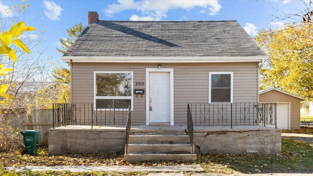 260 Sidney ST, Quinte West, ON K8V 2T6