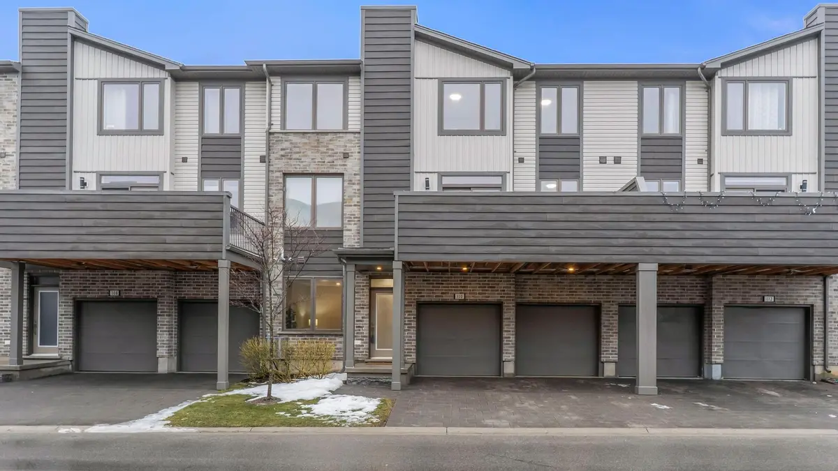 1960 Dalmagarry RD #110, London North, ON N6G 0T8