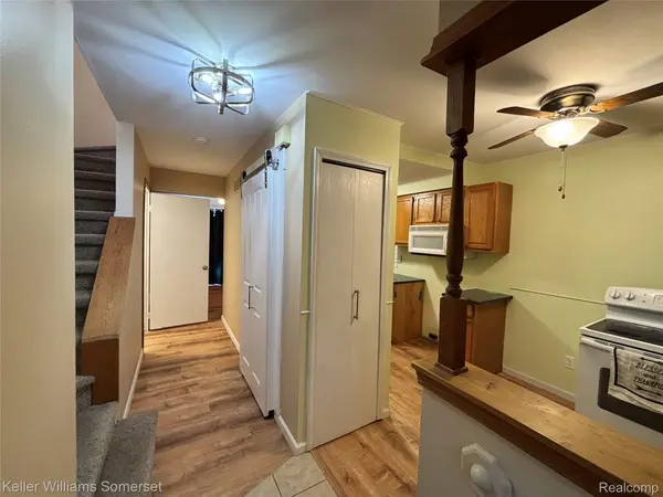 17082 Kingsbrooke DR, Clinton Charter Township, MI 48038