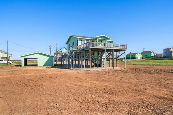 1310 County Road 230, Bay City, TX 77414