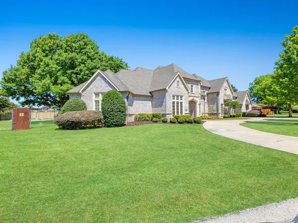 2965 S Sunbeck Circle, Farmers Branch, TX 75234