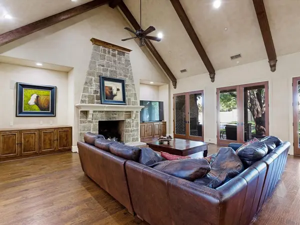 2965 S Sunbeck Circle, Farmers Branch, TX 75234